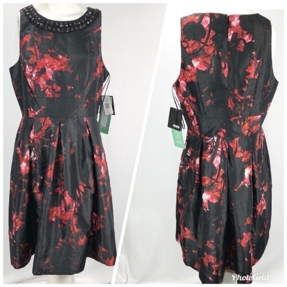 Melrose Flare Dress Black Red Floral Beaded Neckline Sleeveless Size 6P
